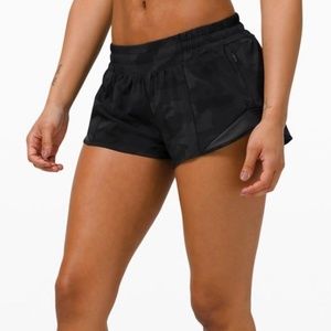lululemon camo hotty hots 2.5”